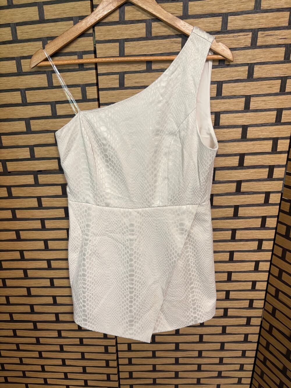 Do + Be Cream Snakeskin One‎ Shoulder Romper Size Large